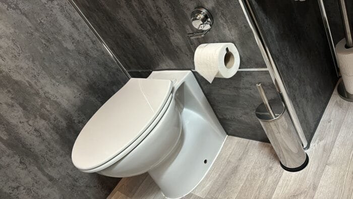 Luxury Toilet Trailer - Image 5